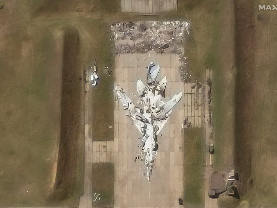 Ruský bombardér je úplne zničený.