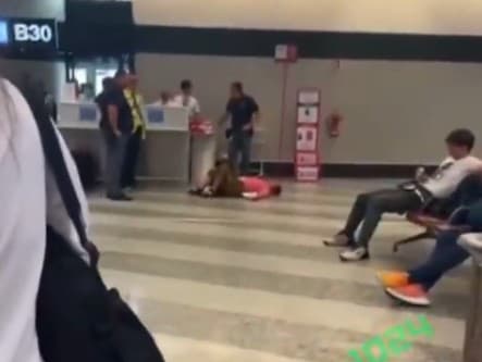 Žena sa po oznámení personálu, že prekročila povolenú hmotnosť príručnej batožiny správala hystericky