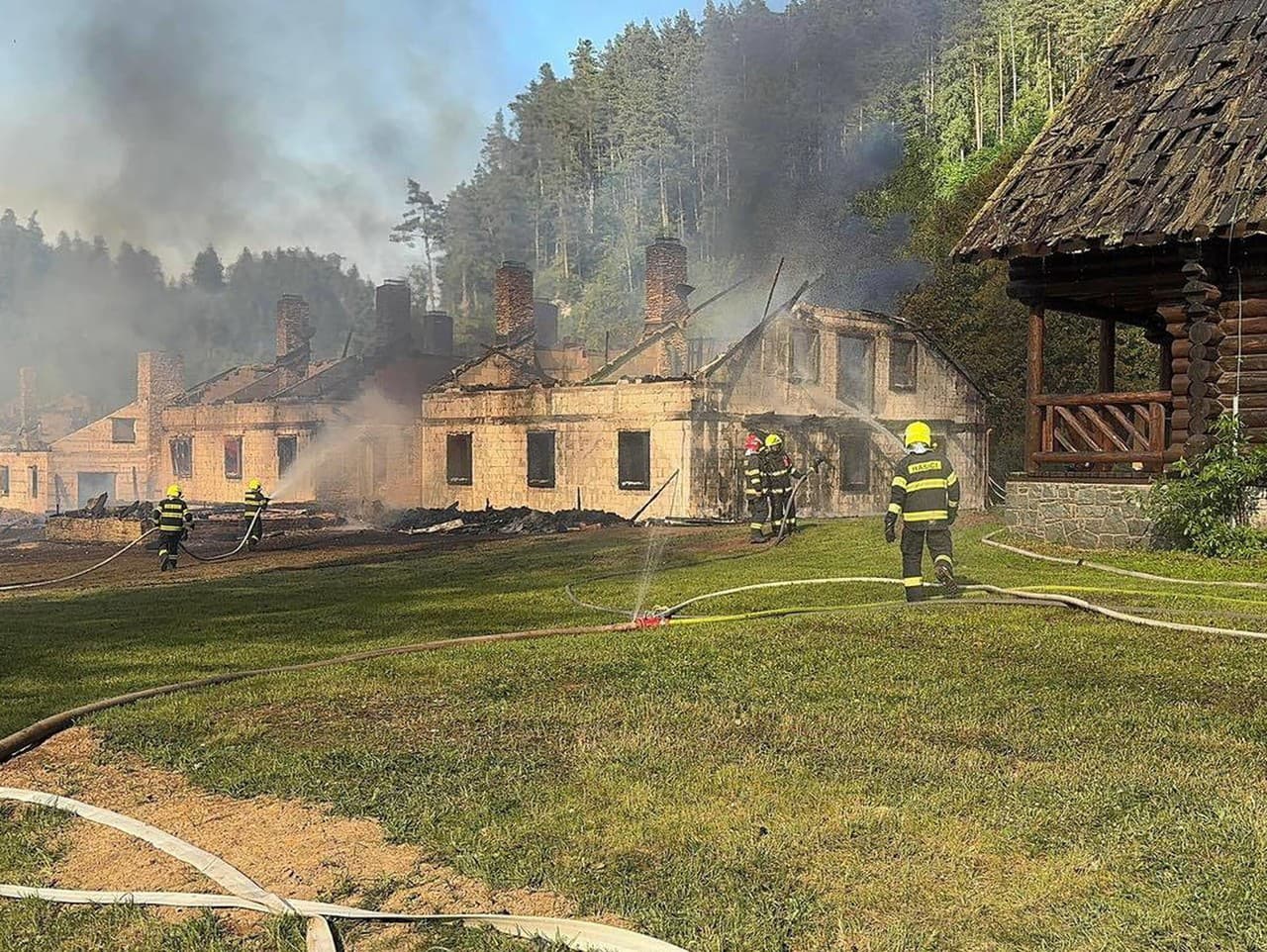 Požiar rekreačných chát v Spišskej Novej Vsi