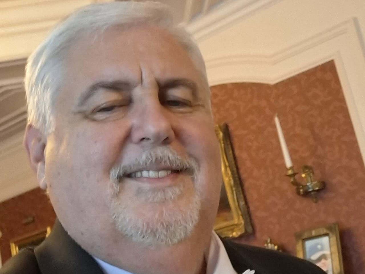 Oliver Andrásy je členom habsburského Rádu svätého Juraja