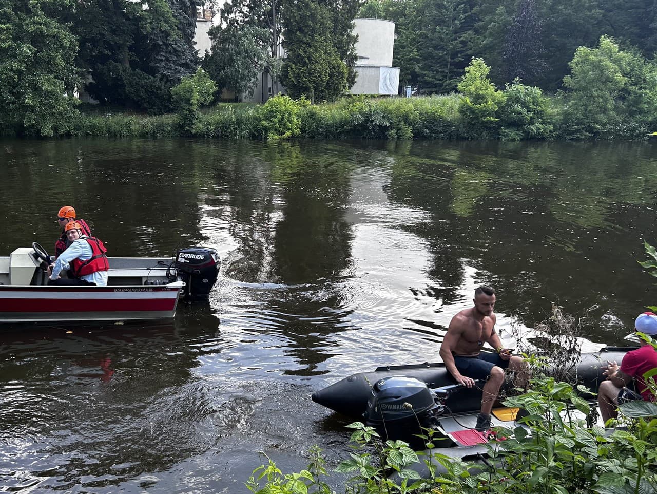 Polícia ČR ukončila pátranie po dievčati, ktoré počas víkendu spadlo do rieky Vltava. 