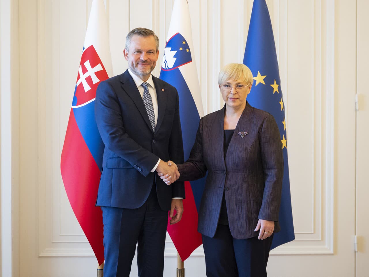 Slovenský prezident Peter Pellegrini a slovinská prezidentka Nataša Pircová Musarová