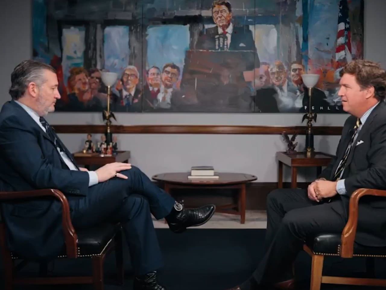 Ted Cruz a Tucker Carlson počas rozhovoru
