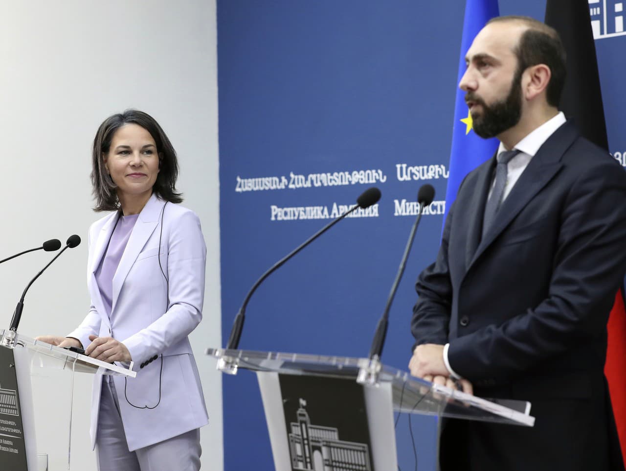 Annalena Baerbocková a  a arménsky šéf diplomacie Ararat Mirzojan