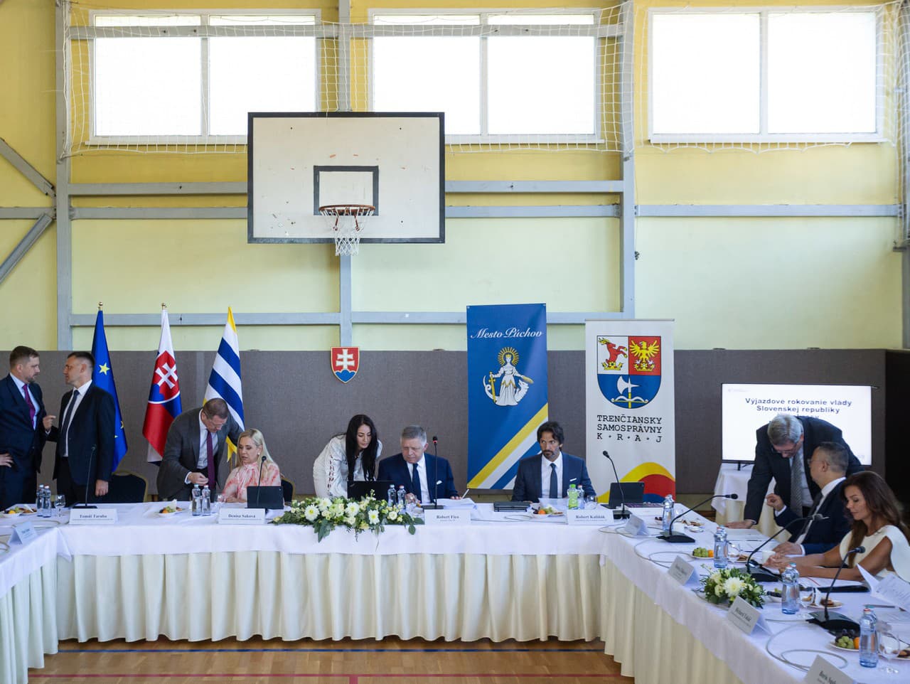 Vláda na výjazdovom rokovaní v Púchove