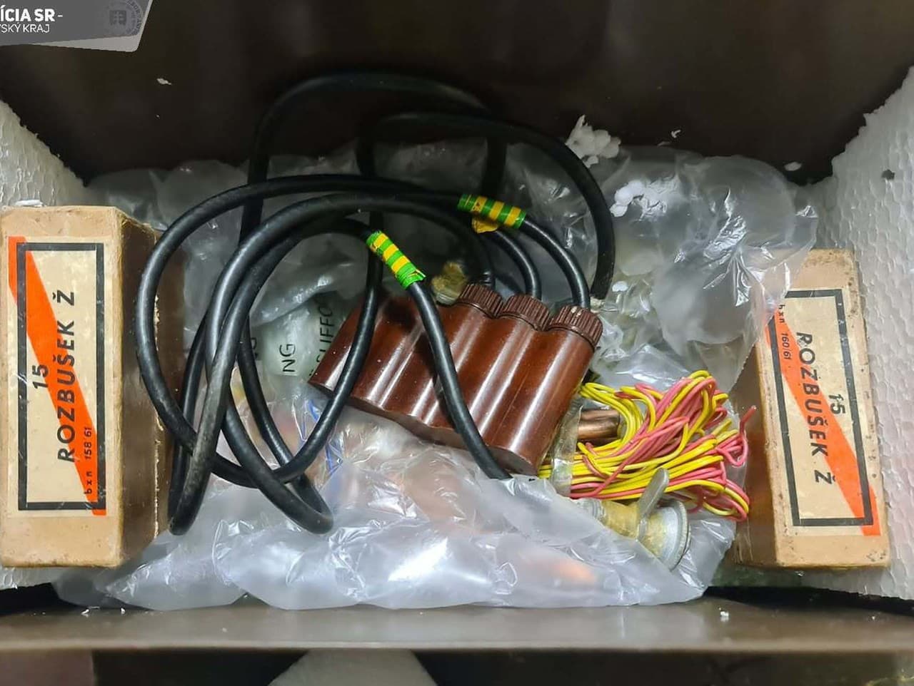 Polícia zaistila v rámci zásahu v okrese Piešťany zbrane, náboje i konope