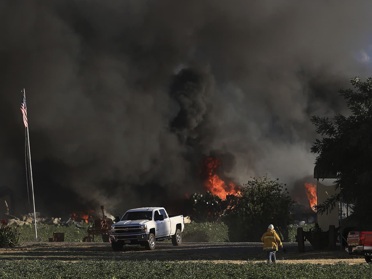 Výbuch a požiar v sklade zábavnej pyrotechniky v obci Esparto v Kalifornii