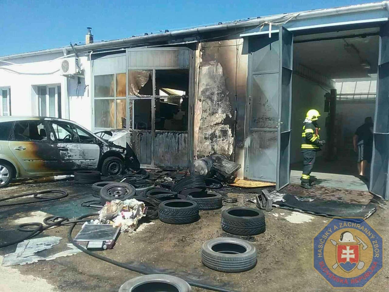 Požiar pri autodielni