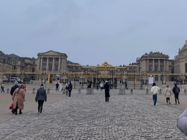 10-ročné dievča skolabovalo priamo pri zámku Versailles, lekári jej už nedokázali pomôcť