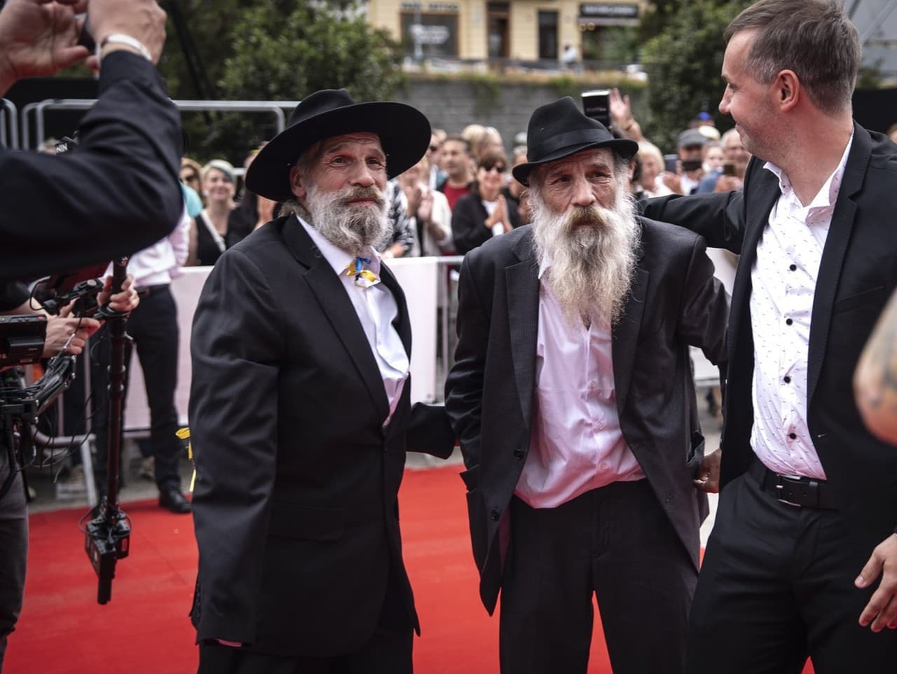 František Klišík a Ondřej Klišík v Karlovych Varoch na predstavení filmu Raději zešílet v divočině