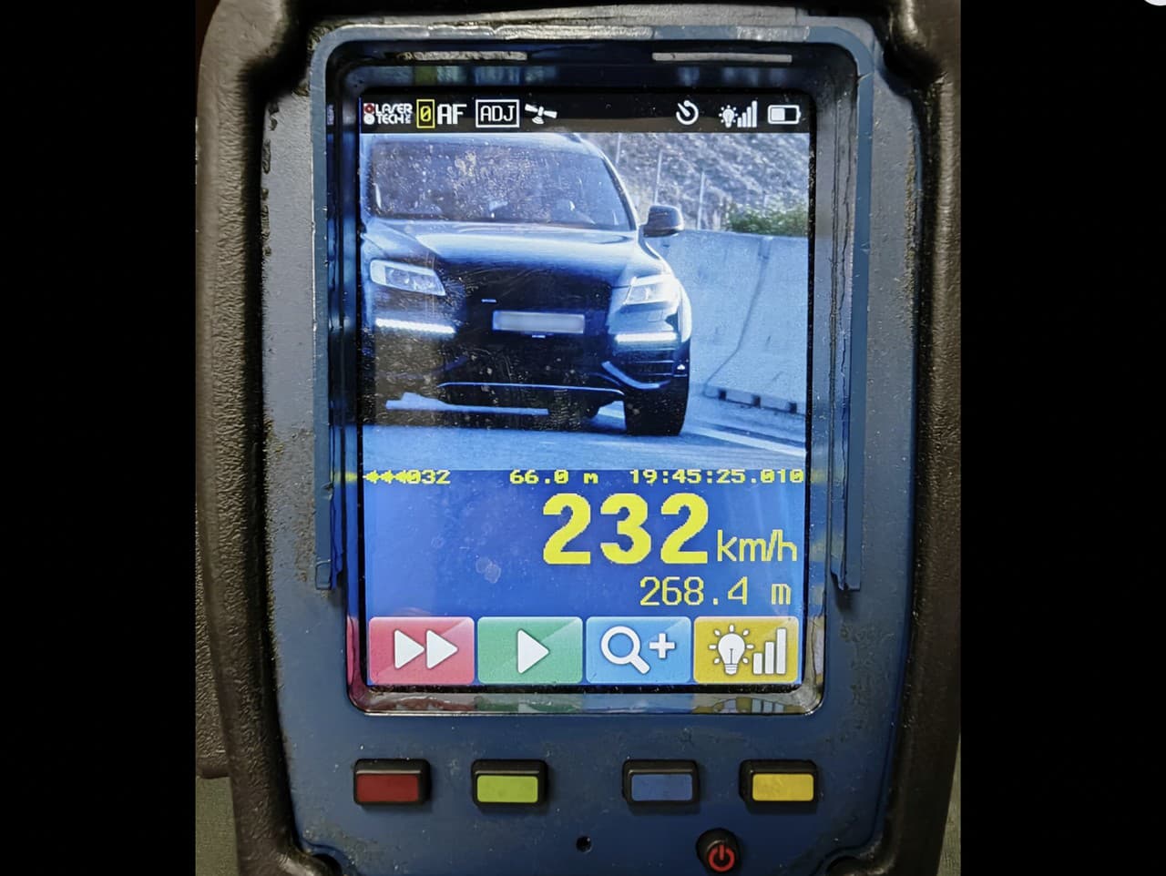 Vodič prekročil maximálnu povolenú rýchlosť o 102 kilometrov za hodinu