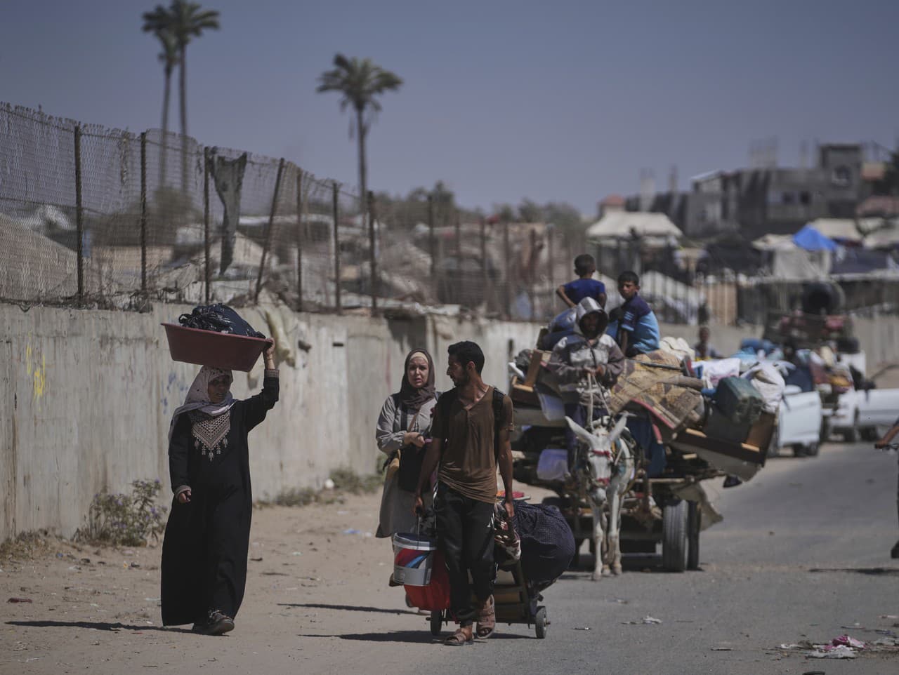 Palestínčania evakuujú stred Gazy