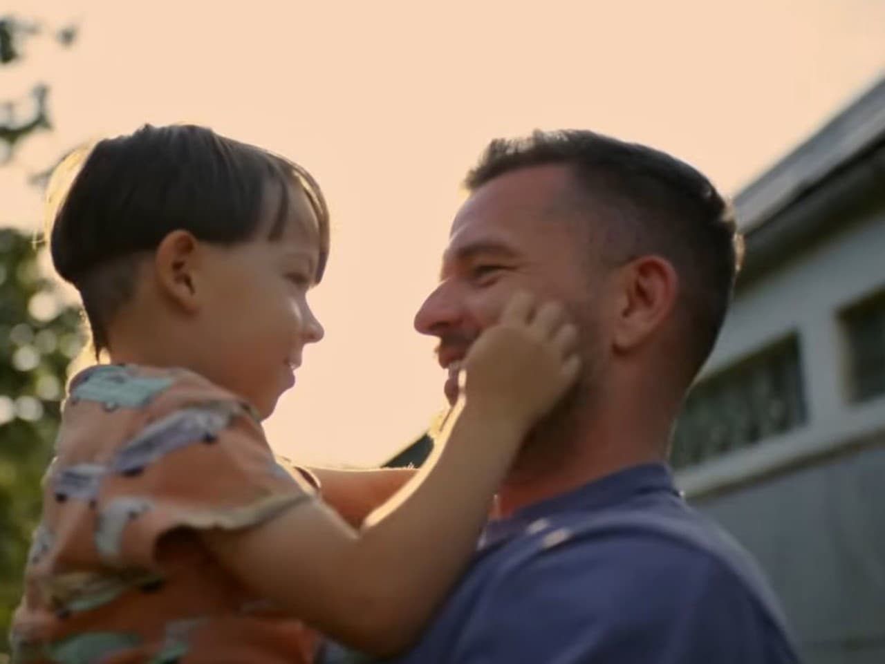 Štefan Štec so synom Richardom vo videoklipe Chvíľa