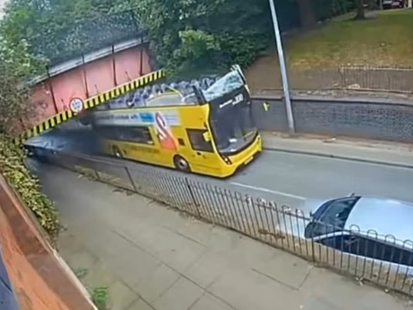 Z autobusu sa stal kabriolet.