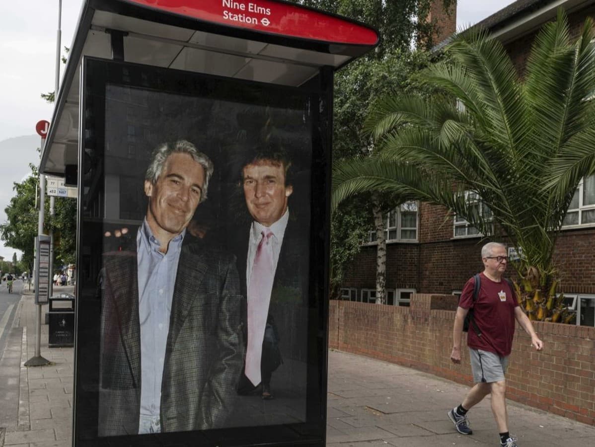 Podľa CNN Trump figuruje v Epsteinových zložkách.