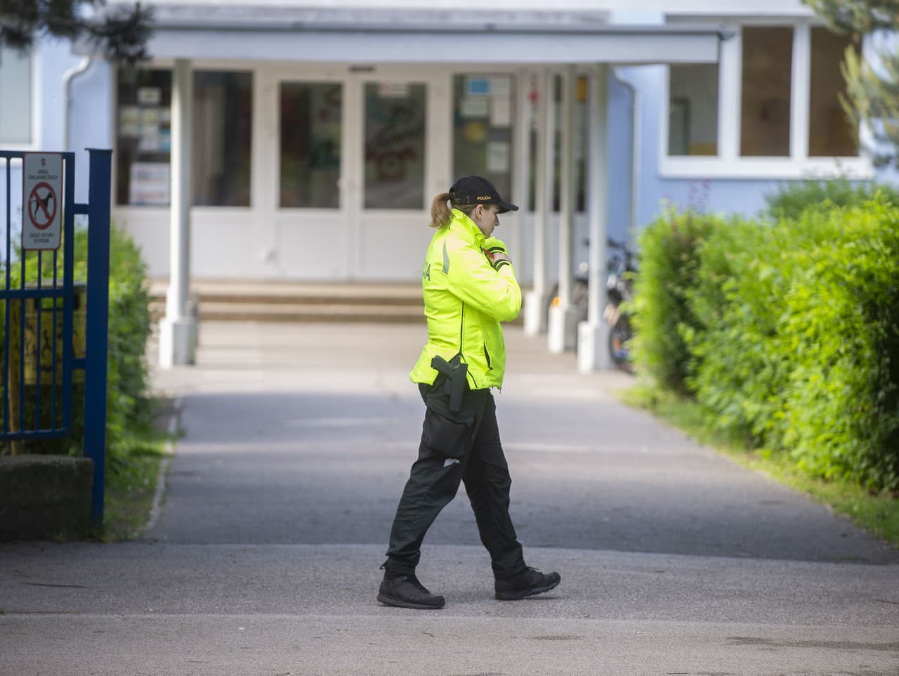 Polícia dohliada na bezpečnosť detí pri príchode do škôl a školských zariadení