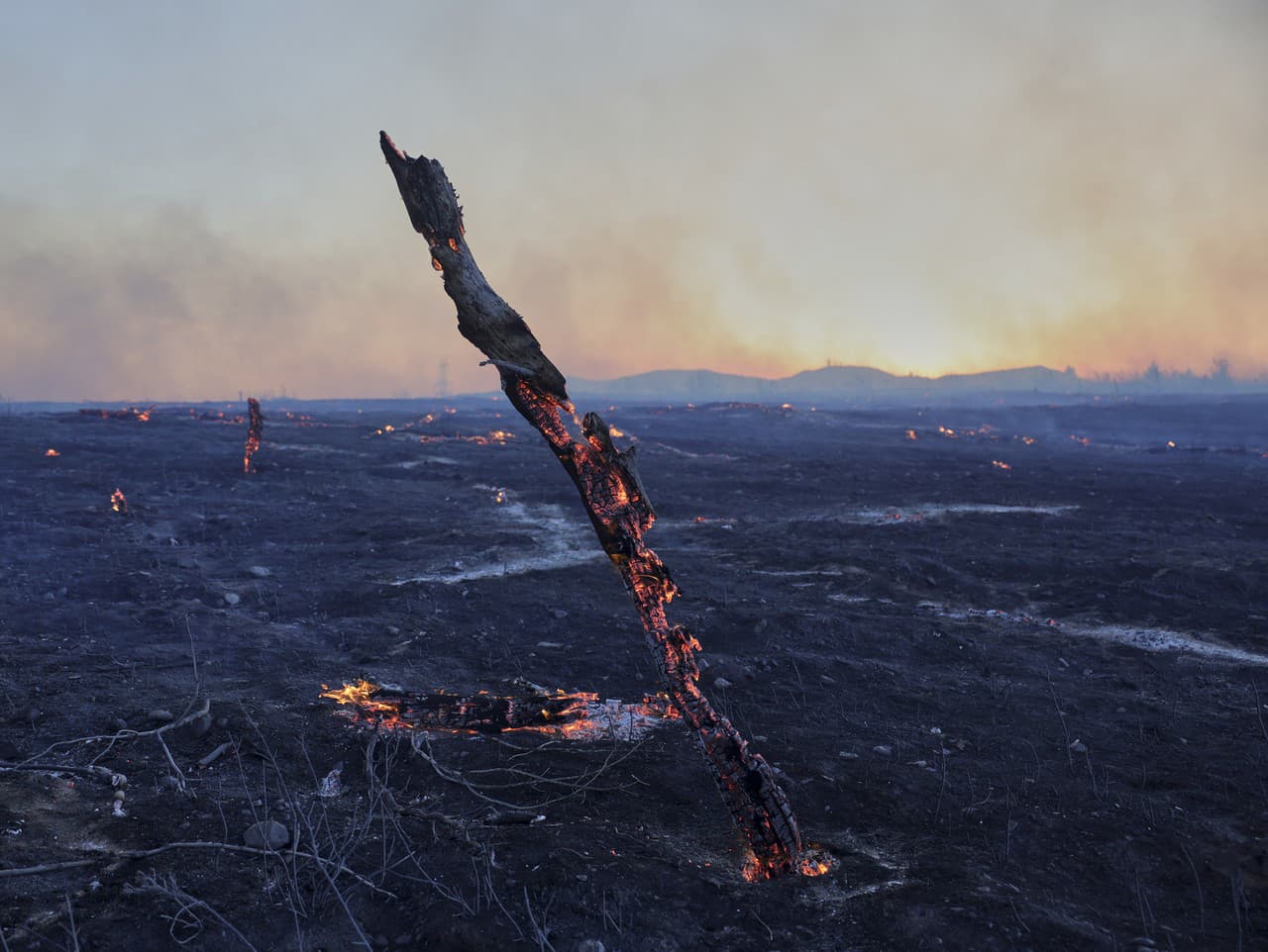 Pretrvávajúce lesné požiare v Grécku