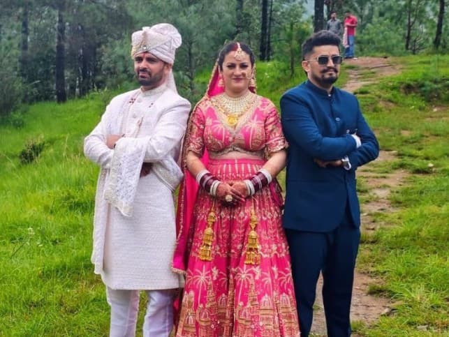 Na severe Indie sa konala veľkolepá trojdňová oslava pri príležitosti sobáša ženy, ktorá si vzala dvoch bratov