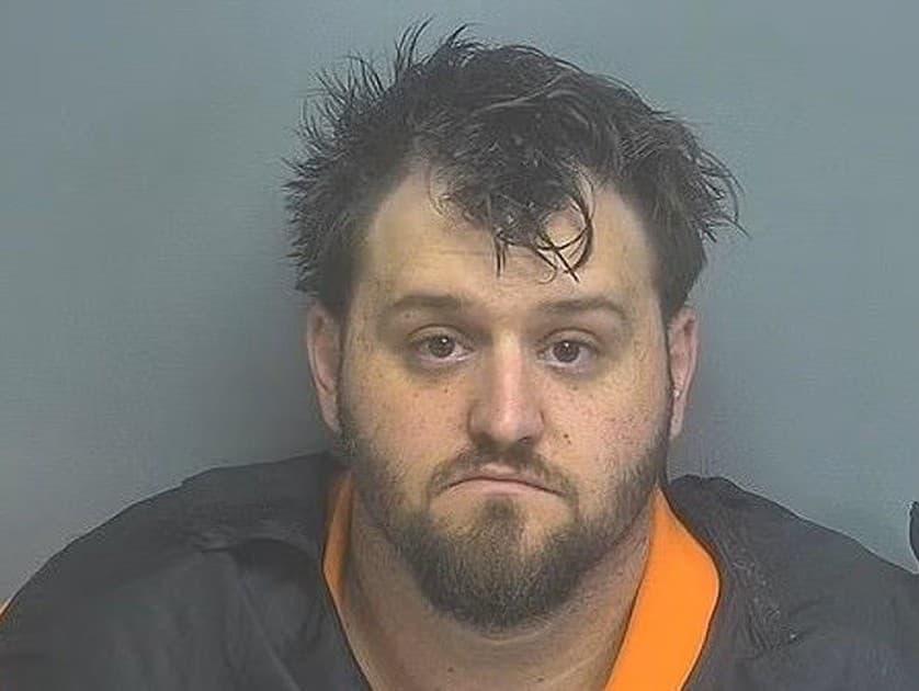 Brian Dalton zabudol na dieťa v aute.