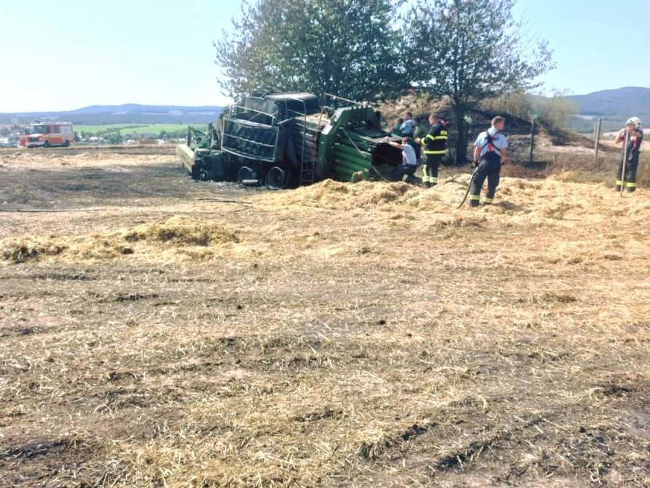 Požiar balíkovača slamy