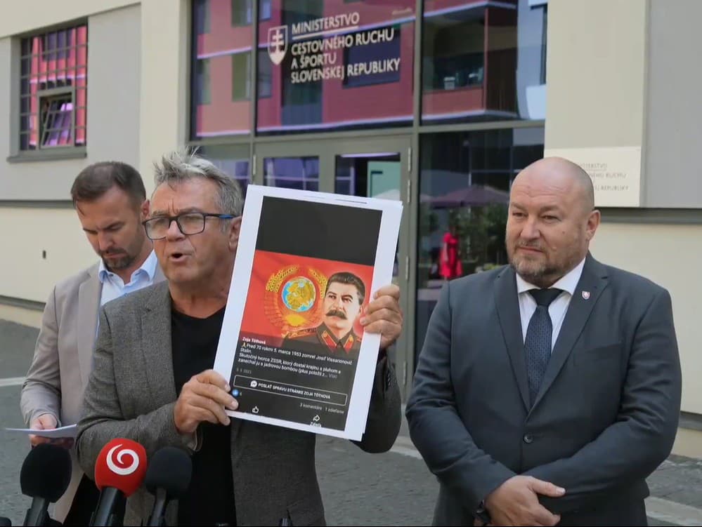 Rudolf Huliak narušil tlačovku poslancov z hnutia Slovensko