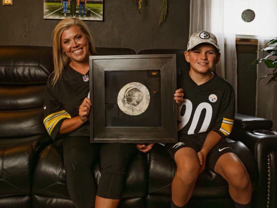 Angelica si po manželovej náhlej smrti nechala vyrezať a zarámovať časť jeho kože s tetovaním