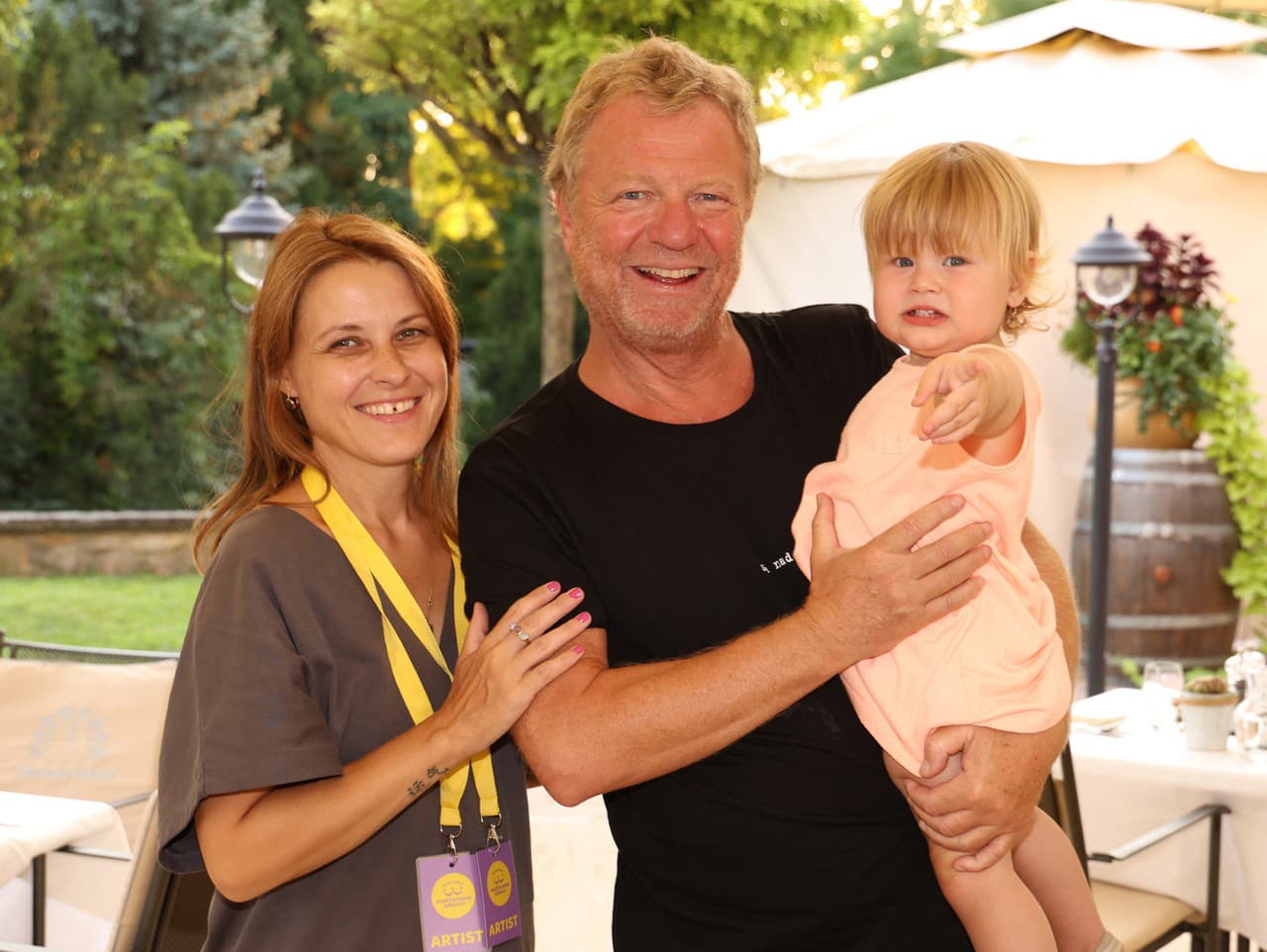 Maroš Kramár s dcérou Rijou a partnerkou Inou