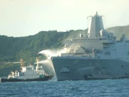 Pri pobreží Japonska začala horieť bojová loď americkej armády