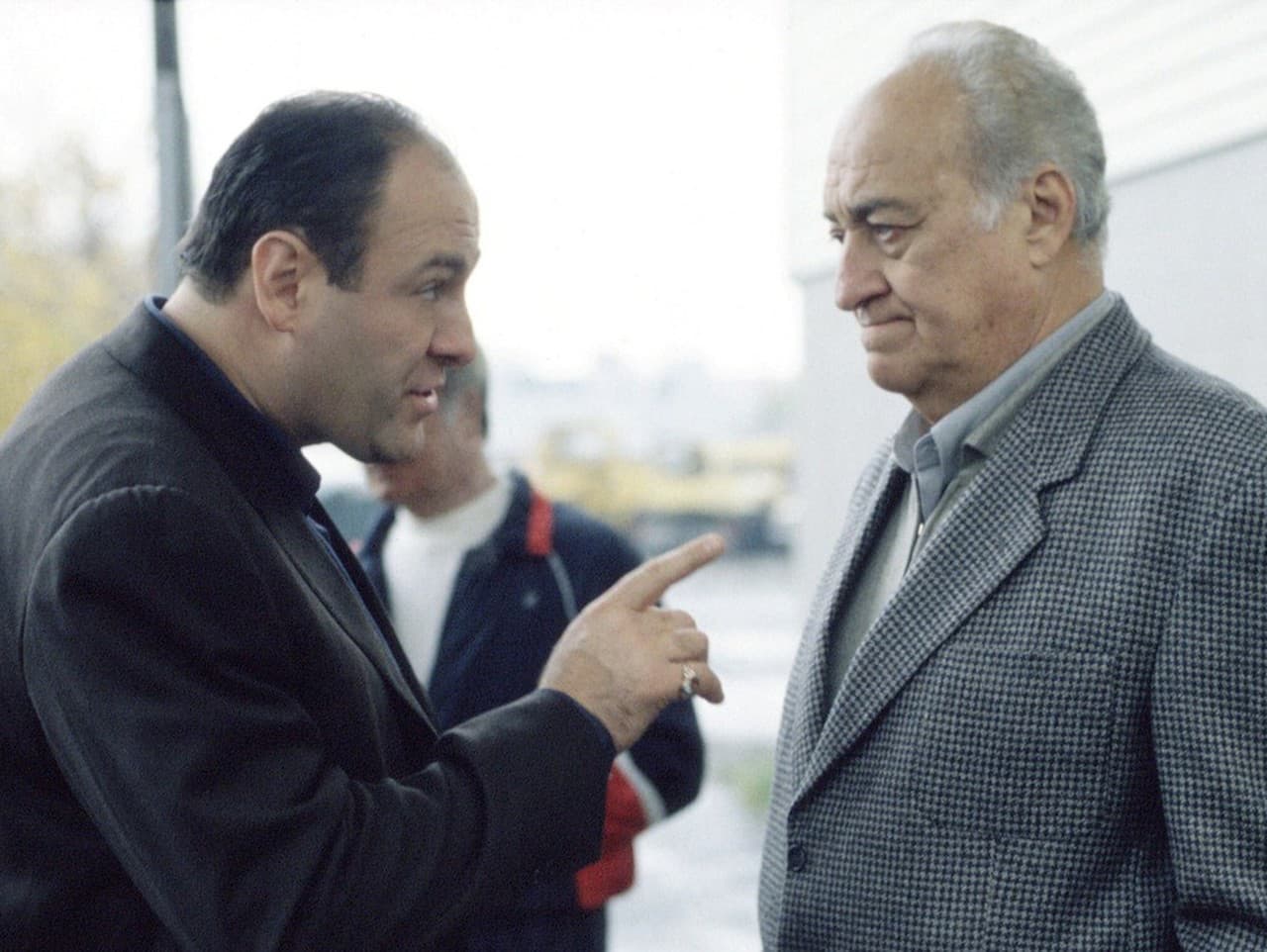 James Gandolfini ako Tony Soprano a Jerry Adler ako Hesh Rabkin