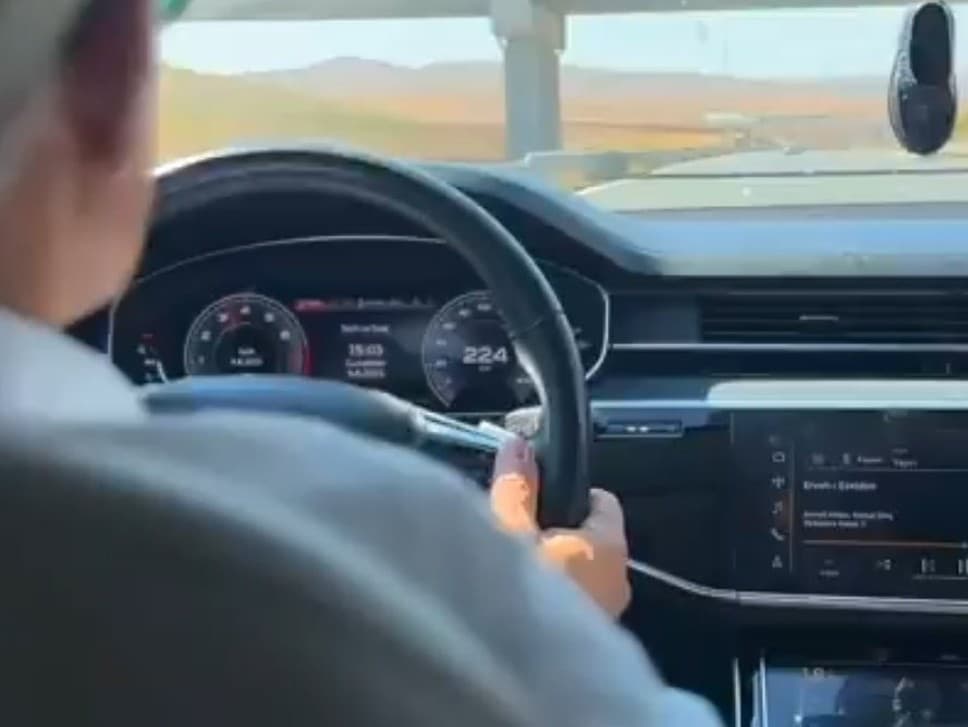 Turecký minister uháňal 225 kilometrov za hodinu po diaľnici.