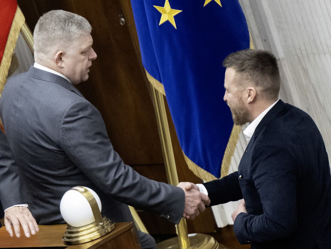 Ppremiér SR Robert Fico (Smer-SD) a splnomocnenec vlády pre prešetrenie pandémie Covid-19 Peter Kotlár