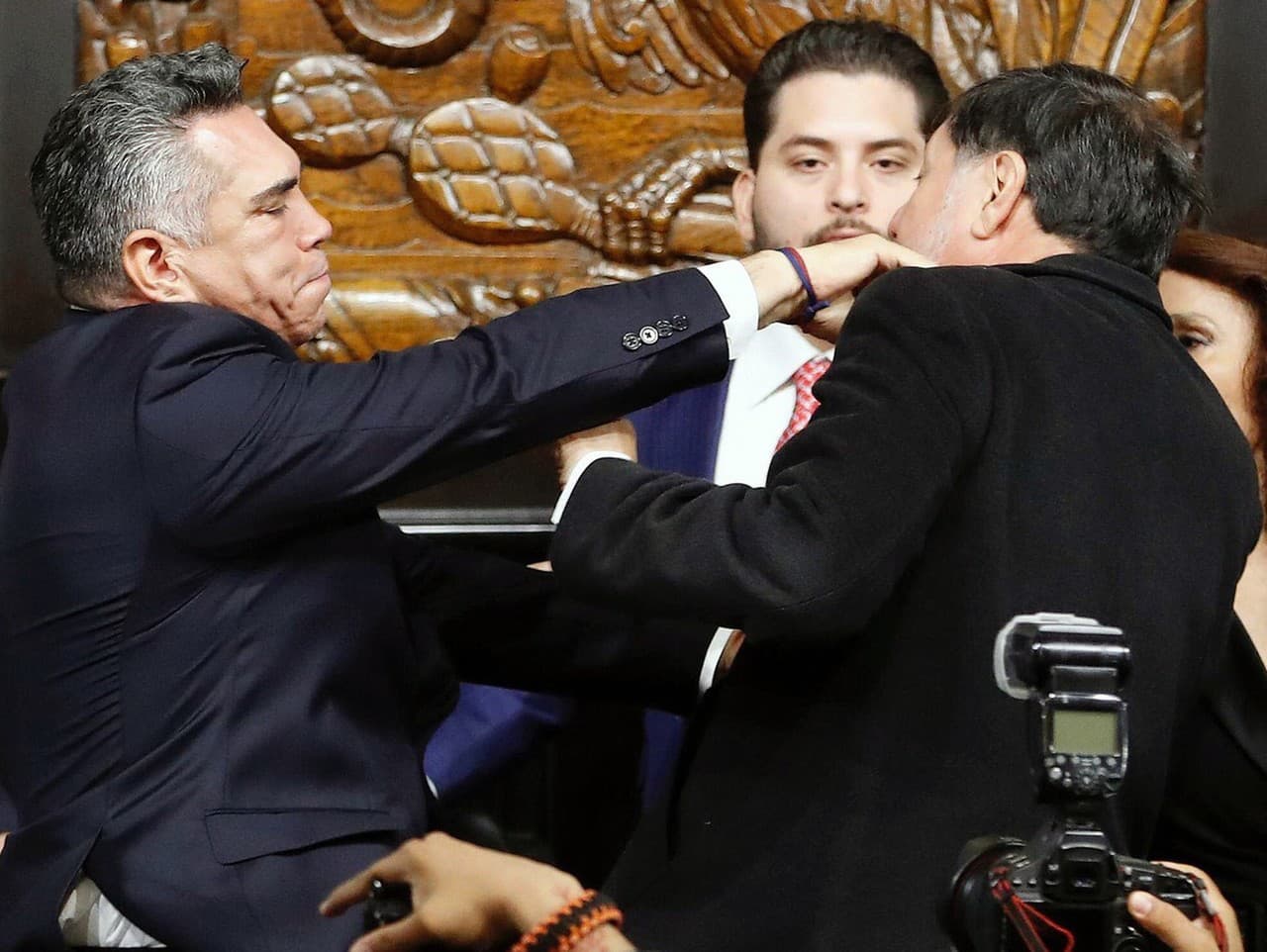 V mexickom senáte došlo v stredu k násilnostiam.