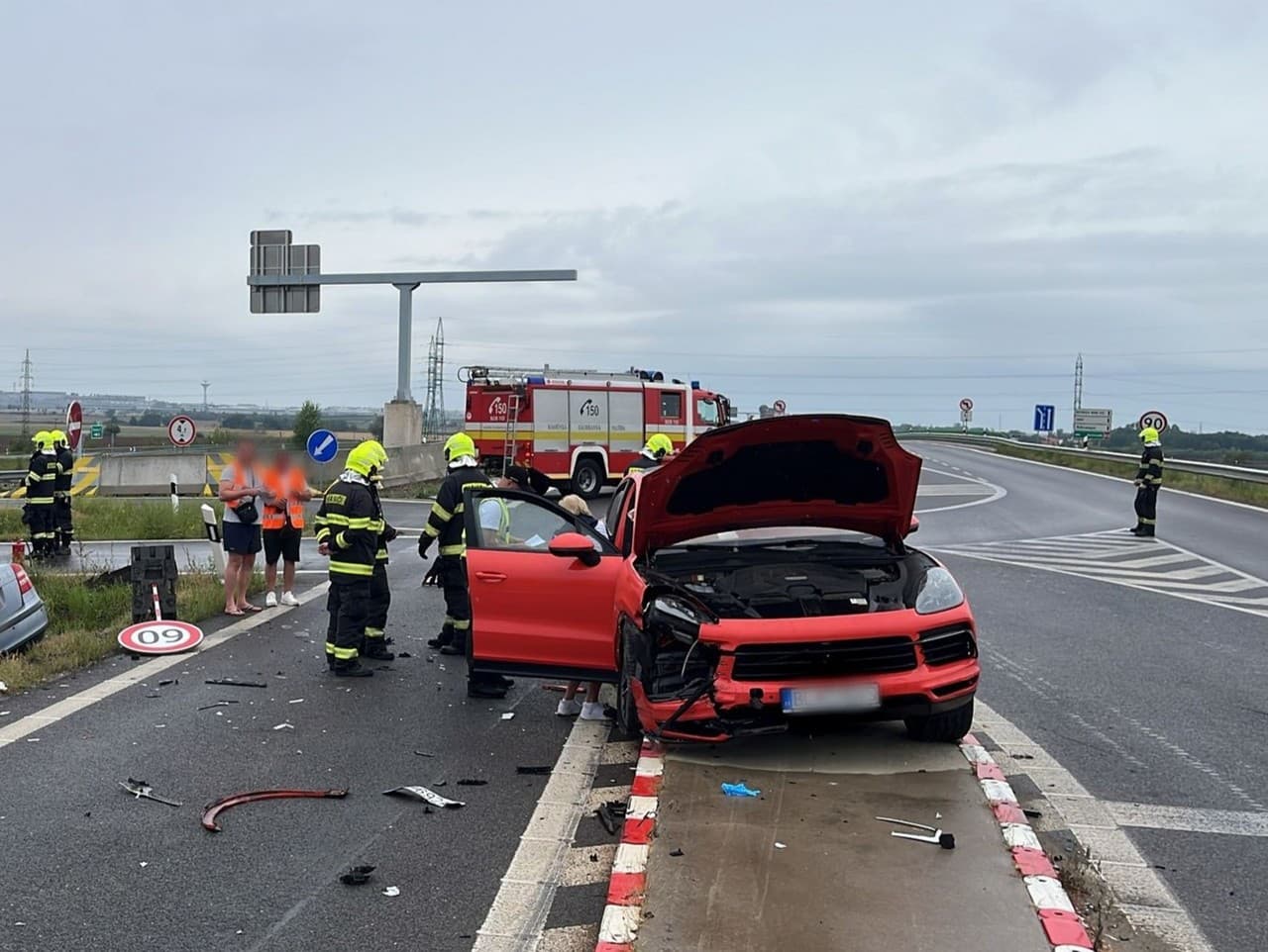 Nehoda na úseku diaľnice D2 a D4.