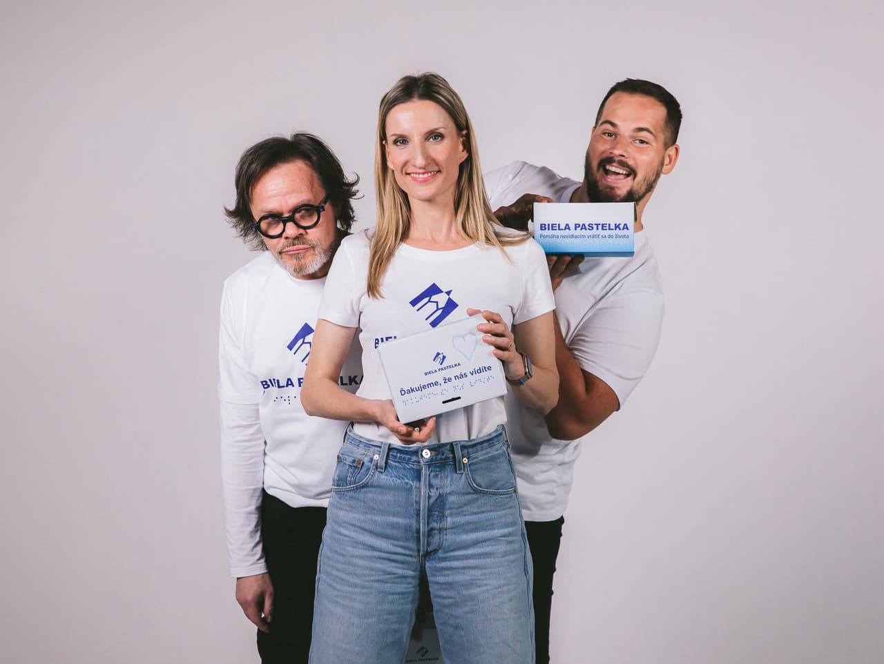 Adelu Vinczeovú, Fera Joka a Roba Rotha spája spoločná podpora nevidiacich a slabozrakých ľudí. 