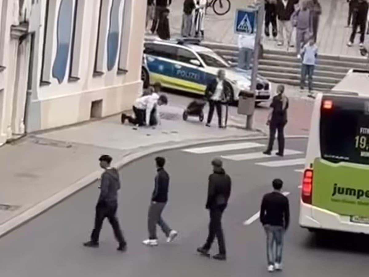 Sýrčania sa nechceli vzdať, ani keď policajt vytiahol zbraň.