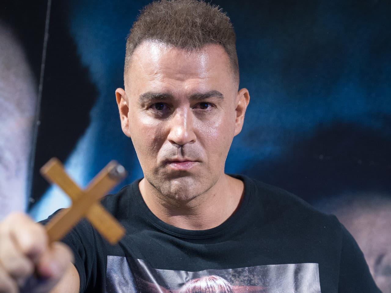 Morbídna oslava 40-ky Tomáša Stríža: Rakva, kniha o smrti a tajomstvá našej  smotánky - galéria | Topky.sk