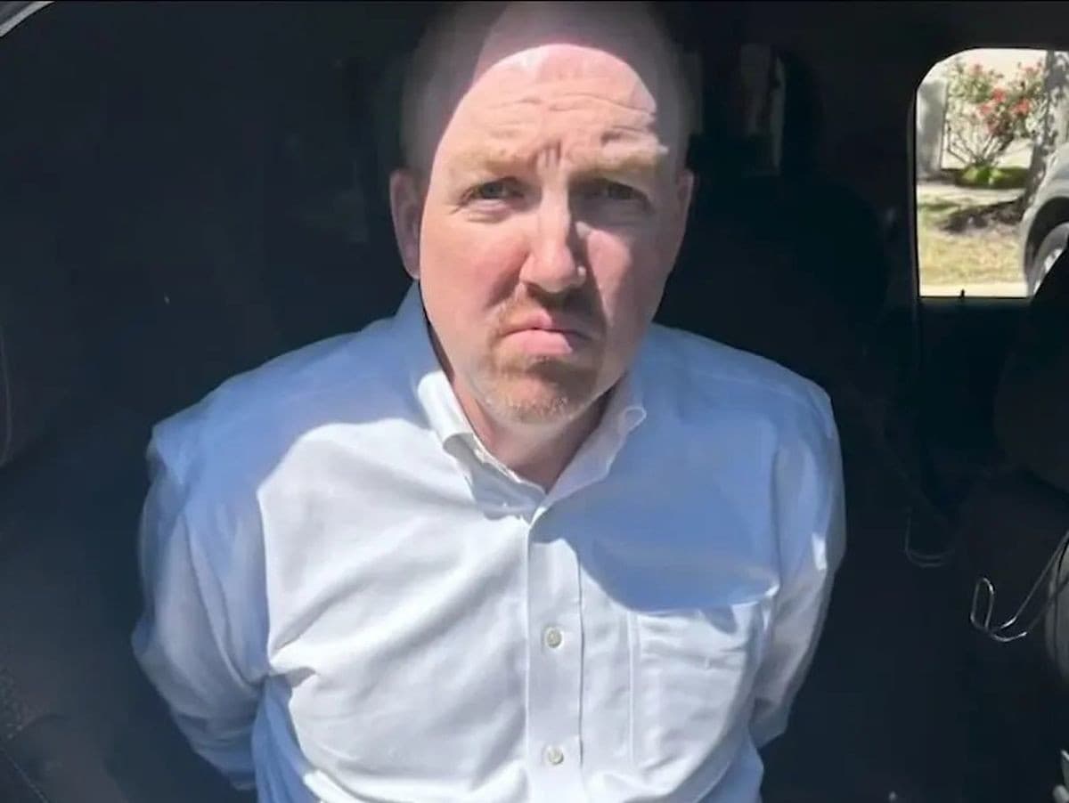 Murdocha zadržala polícia.