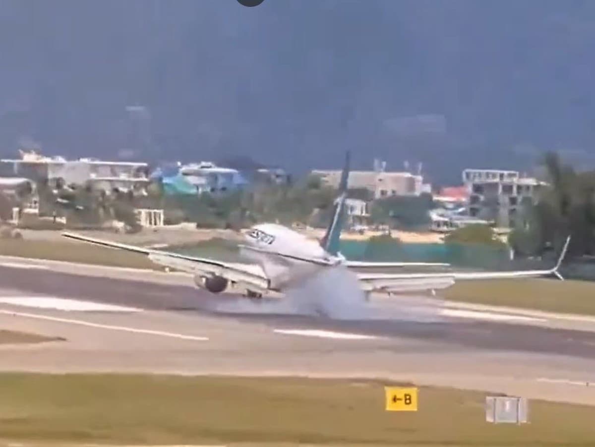 Motor sa šúchal o pristávaciu dráhu.