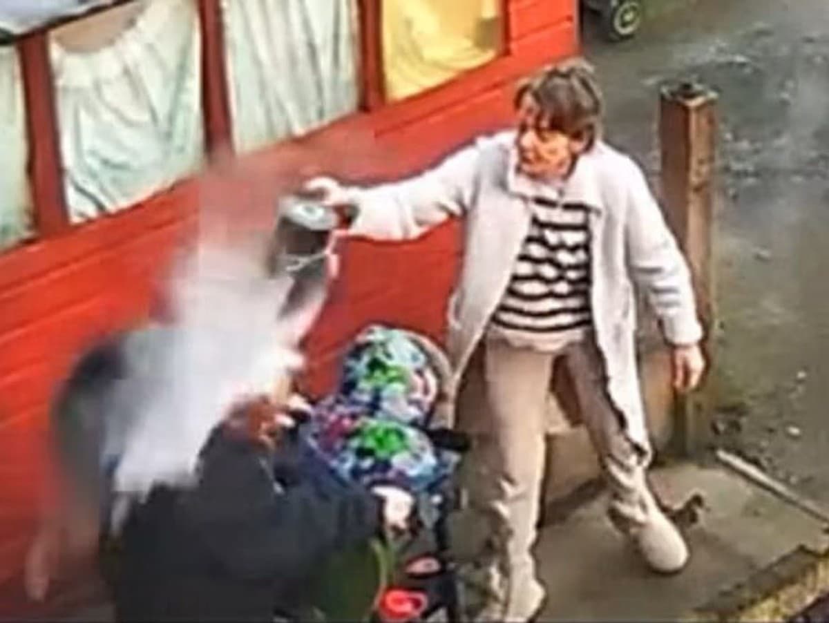 Suseda obliala ženu vriacou vodou.