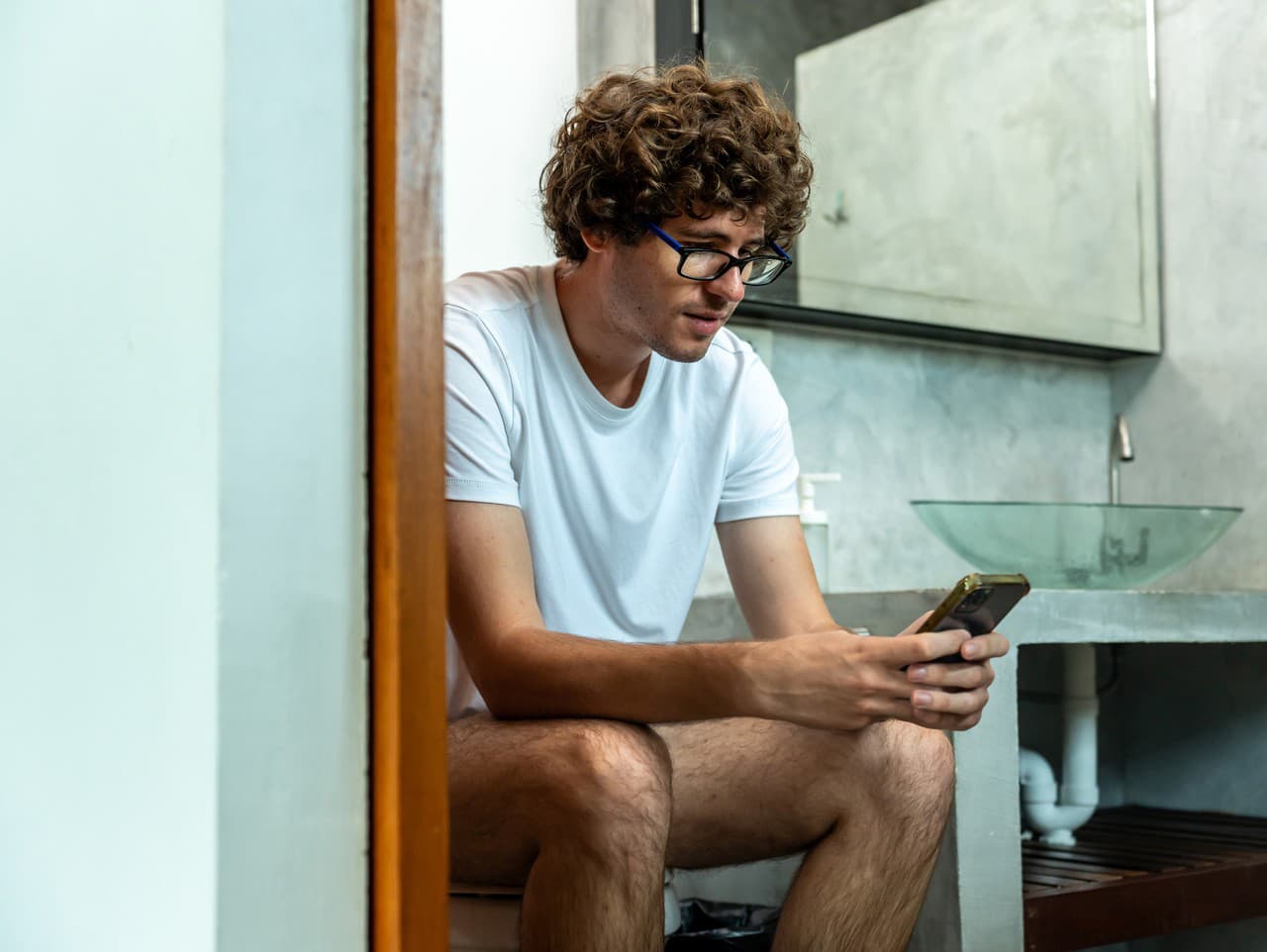 Trávite desiatky minút na toalete s telefónom? 