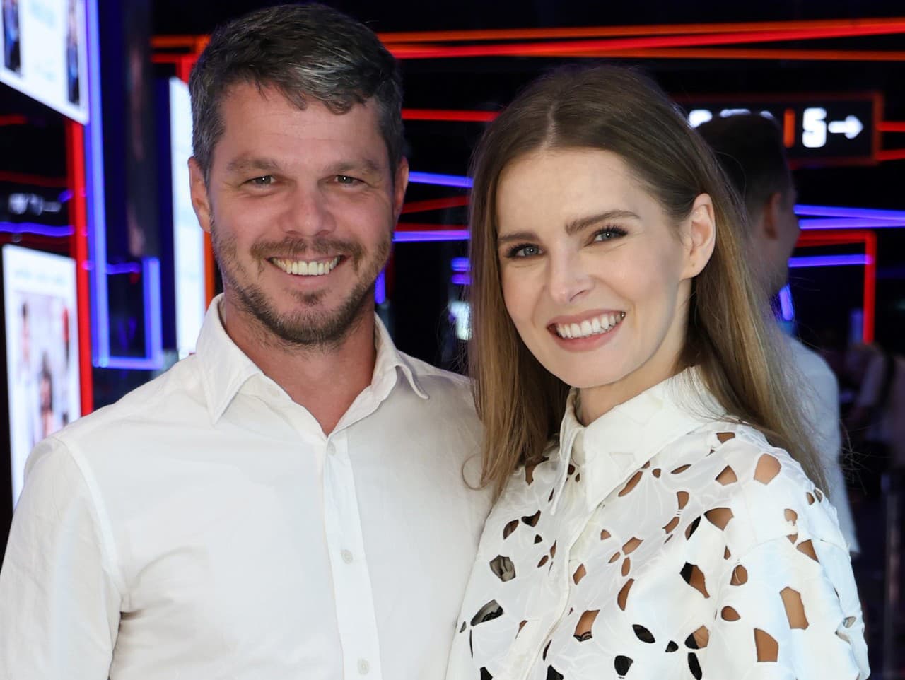 Premiéra seriálu Neuer. Na snímke Monika Szabó s manželom