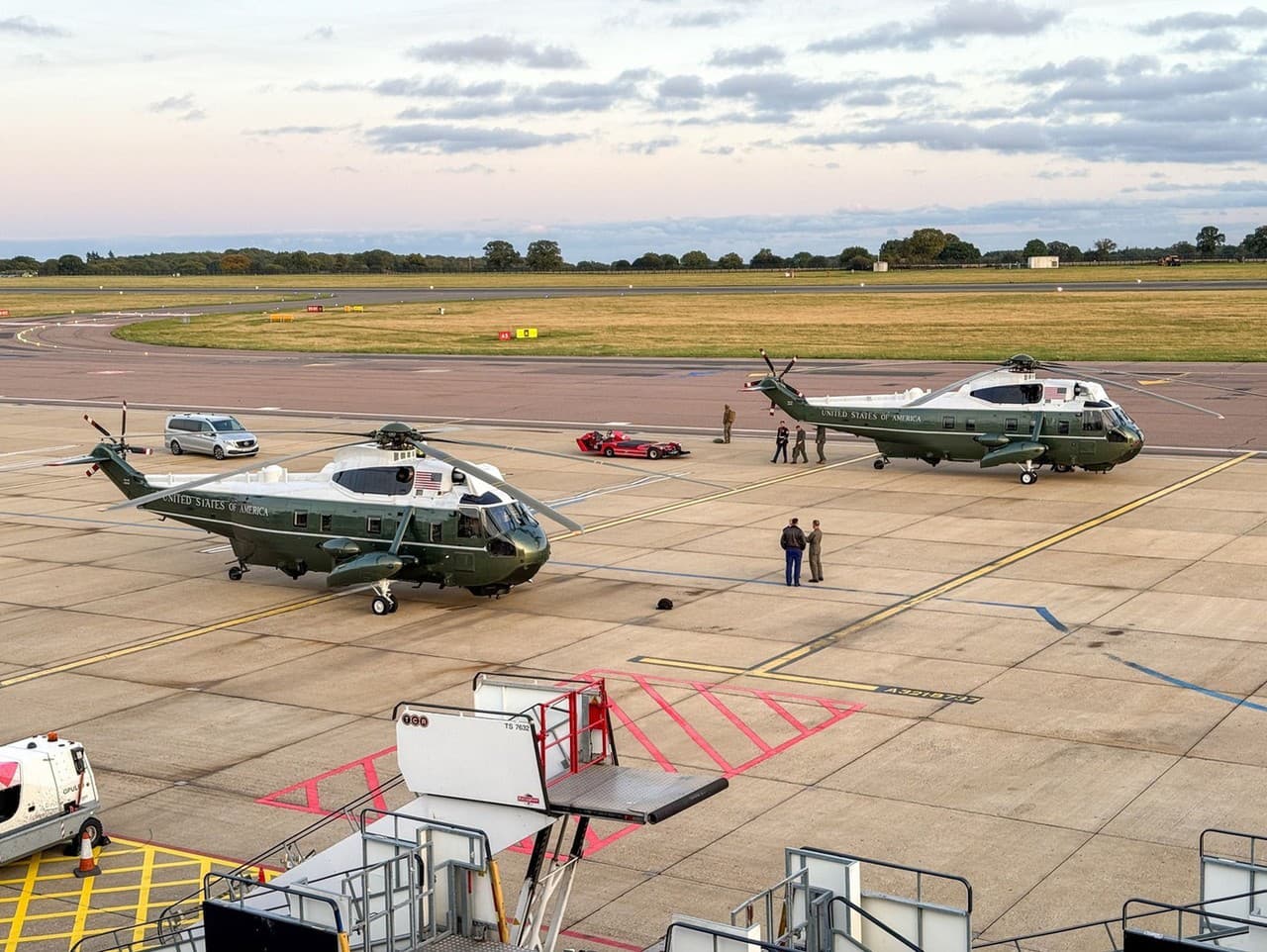 Trumpova helikoptéra na letisku v Lutone.