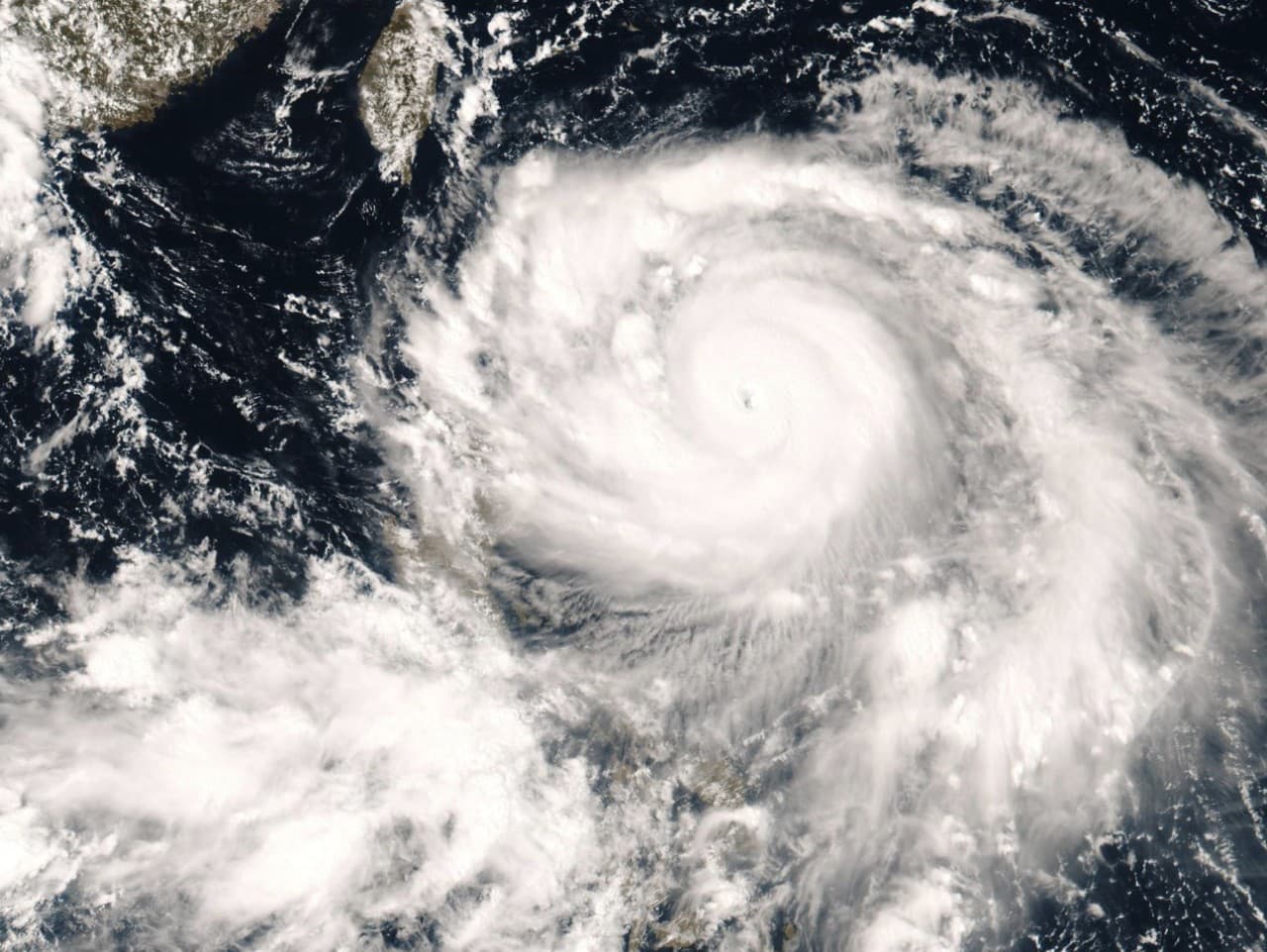 Supertajfún Ragasa sa blíži k Filipínam a Taiwanu