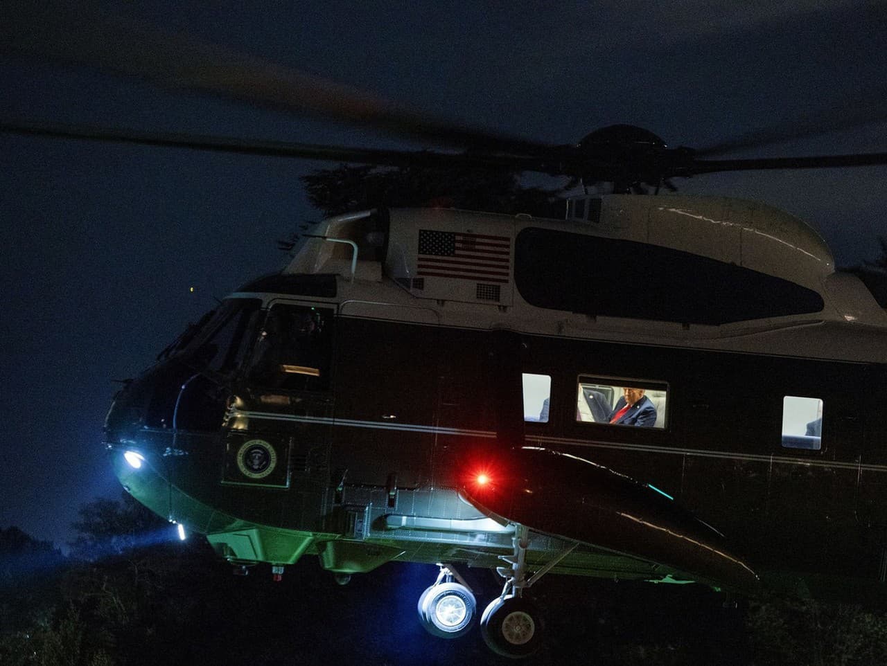 Trumpov vrtuľník ohrozil muž s laserom. Ilustračné foto