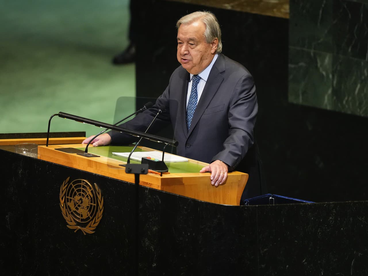Generálny tajomník OSN António Guterres reční počas rozpravy na 80. zasadnutí Valného zhromaždenia Organizácie Spojených národov (OSN) v New Yorku