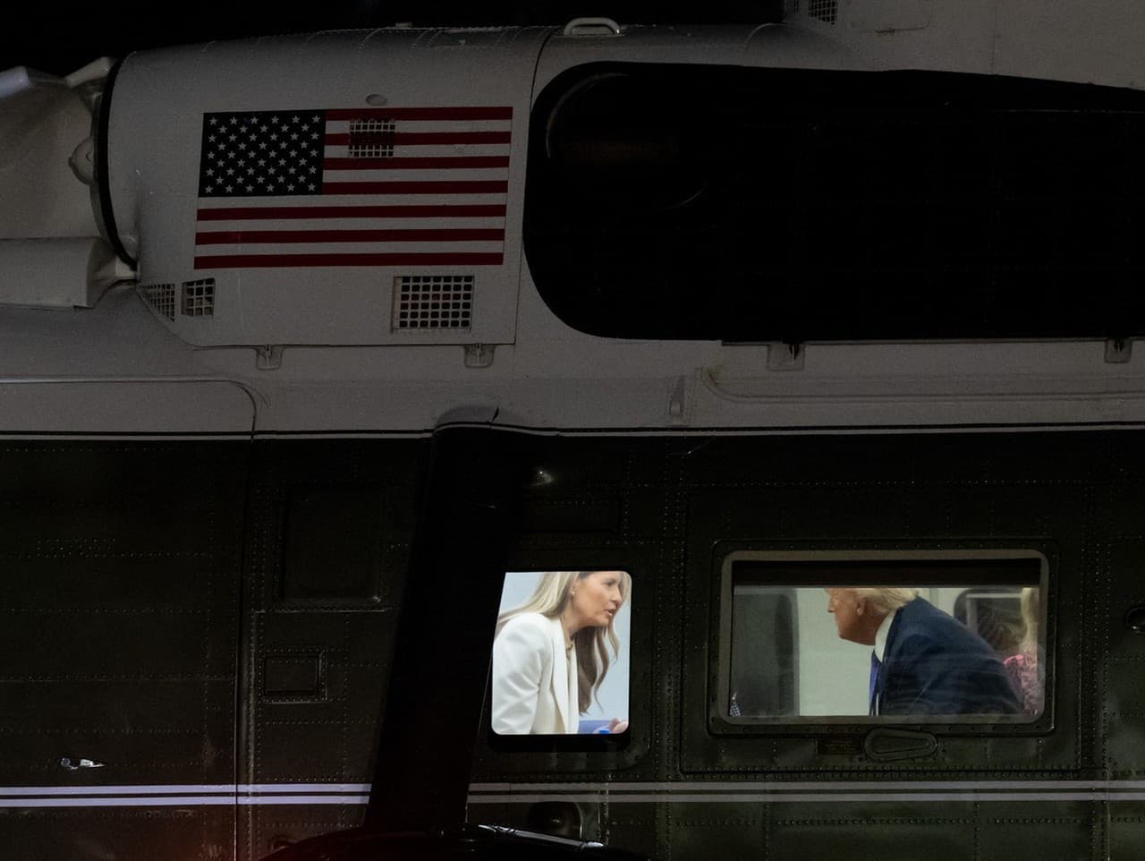 Donald Trump s manželkou v Marine One počas výmeny názorov