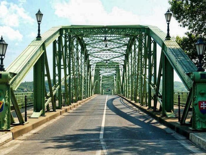 Polícia informuje verejnosť, že Most Márie Valérie v Štúrove bude v nedeľu dňa 28.09.2025 v čase od 09.00 hod. do 13.00 hod uzatvorený.