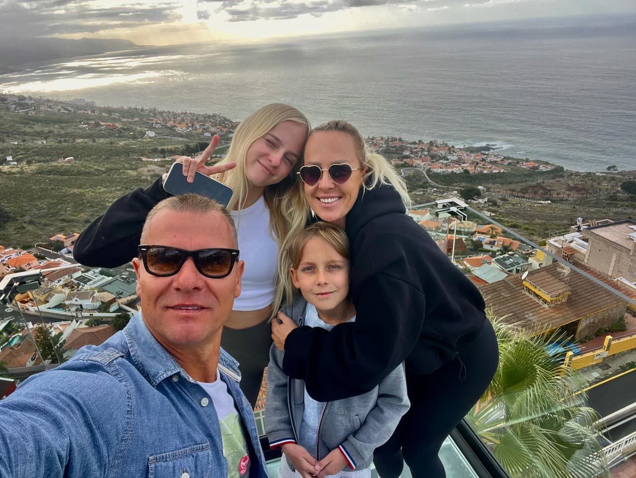 Zuzana Belohorcová s rodinou