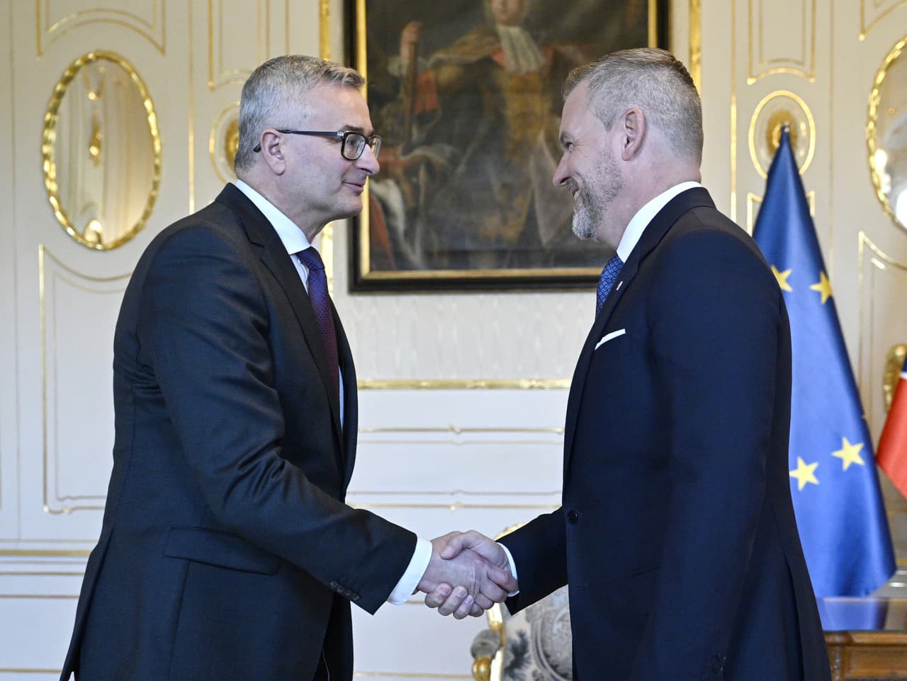 Prezident SR Peter Pellegrini (vpravo) a predseda Ústavného súdu SR Ivan Fiačan (vľavo)