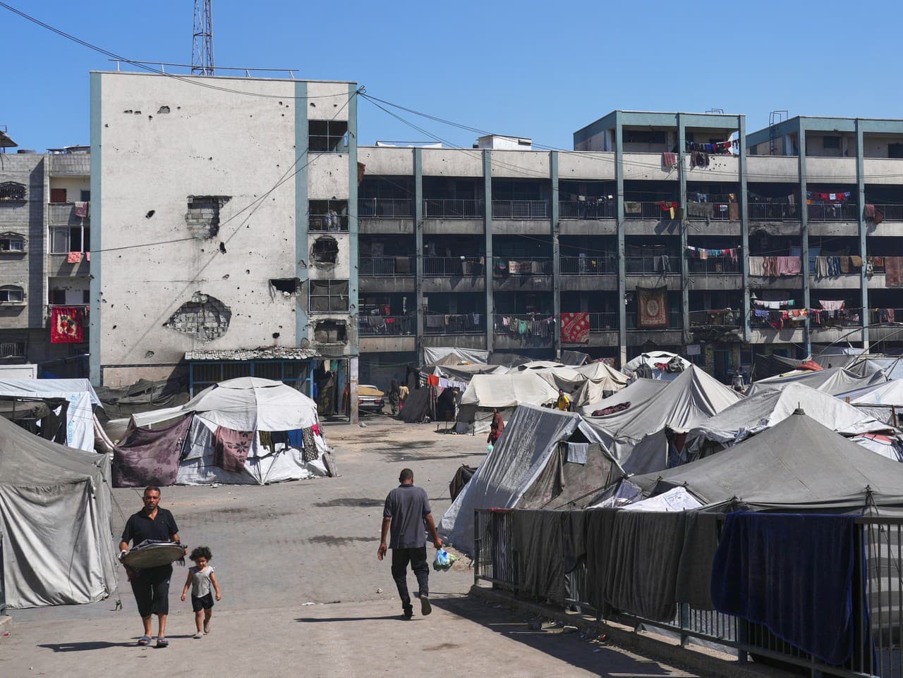 Stany v škole OSN, ktorá sa v Chán Júnis používa ako útočisko pre vysídlených Palestínčanov.